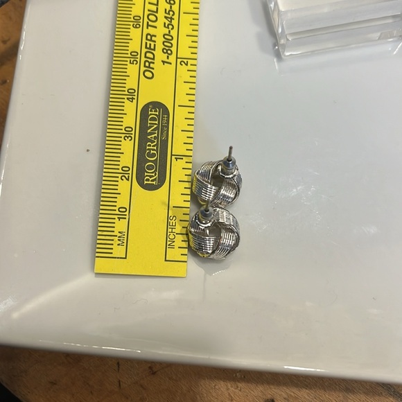 Vintage silver tone metal knot pierced stud earrings - Picture 4 of 4